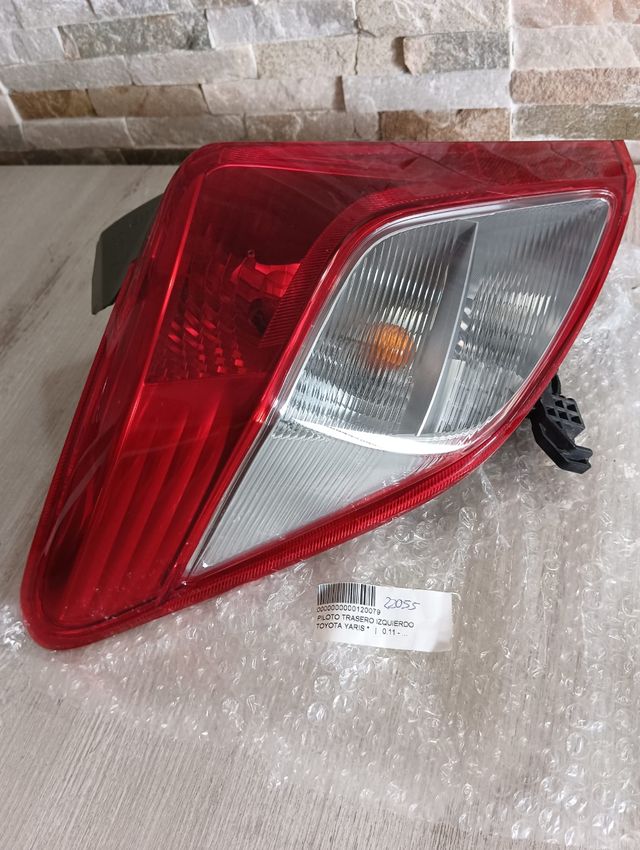 Piloto trasero izq Toyota Yaris 2012