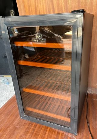 Vinoteca FRAIVIN  vinos blancos/ tinto