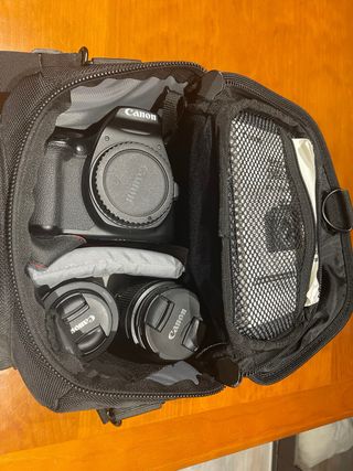 Cámara Canon Eos 1300D con 2 objetivos y trípode