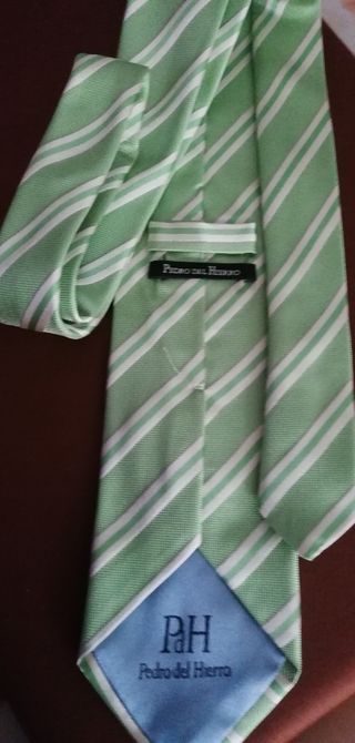 Corbata verde. Pdh
