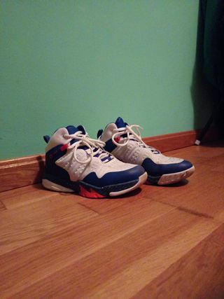Zapatilla de baloncesto talla 38