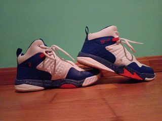 Zapatilla de baloncesto talla 38