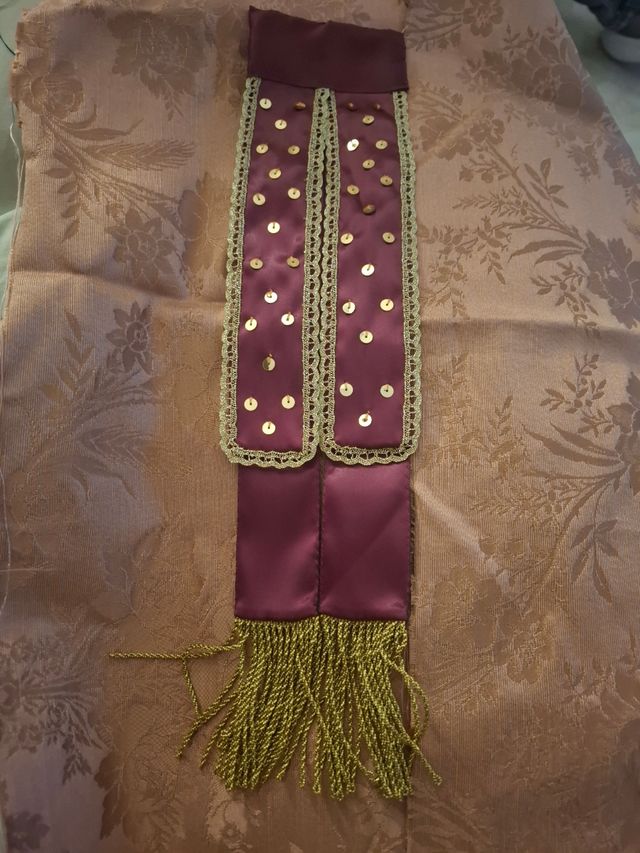 Floc granate, cinta fallera