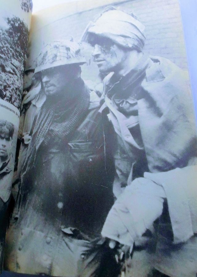 Paracaidistas en acción.