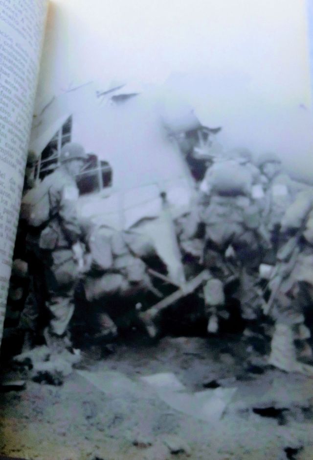 Paracaidistas en acción.