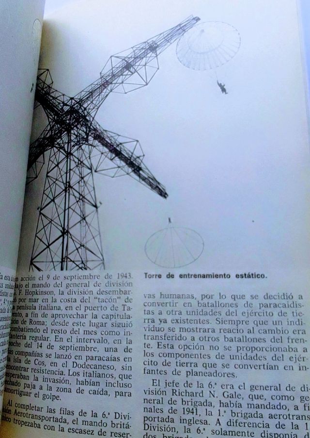 Paracaidistas en acción.