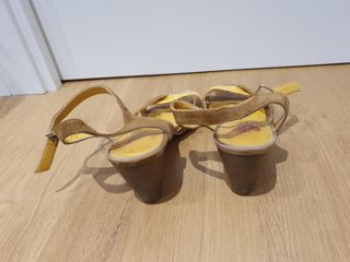 Sandalias amarillas tacón t37 Lesac