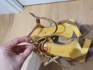 Sandalias amarillas tacón t37 Lesac