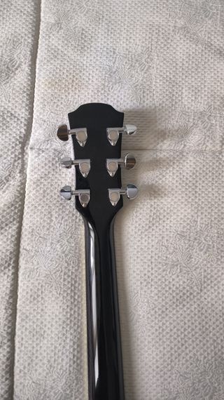 Guitarra electroacústica