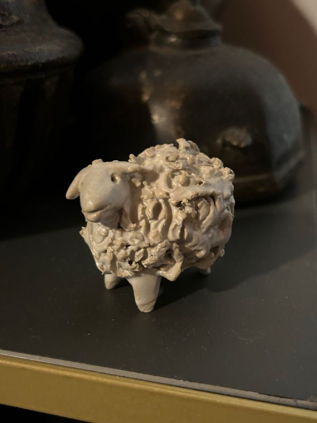 Piccola pecora in ceramica