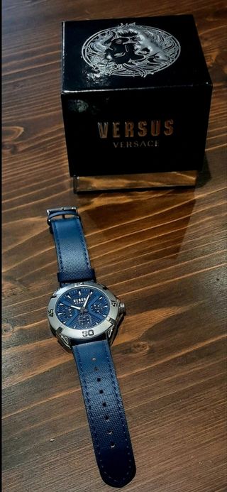 Reloj pulsera versus versace en azul