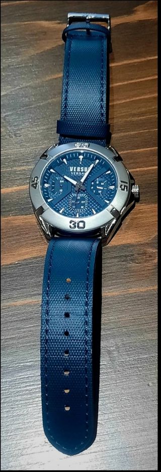 Reloj pulsera versus versace en azul