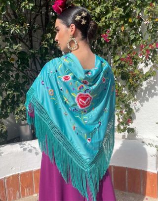 Mantoncillo azul turquesa flores