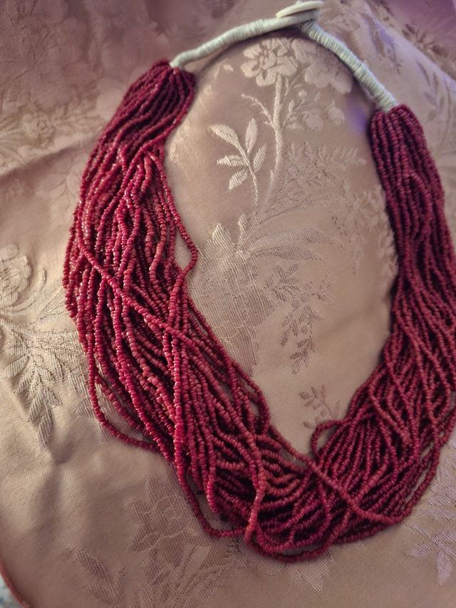 Collar de piedras ojas étnico