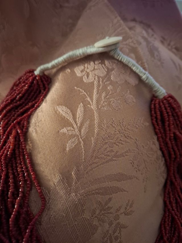 Collar de piedras ojas étnico