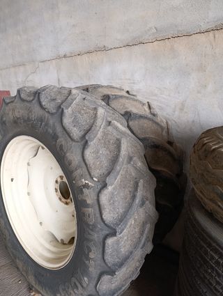 RUEDAS TRASERAS COMPLETAS DE TRACTOR 420/85-34