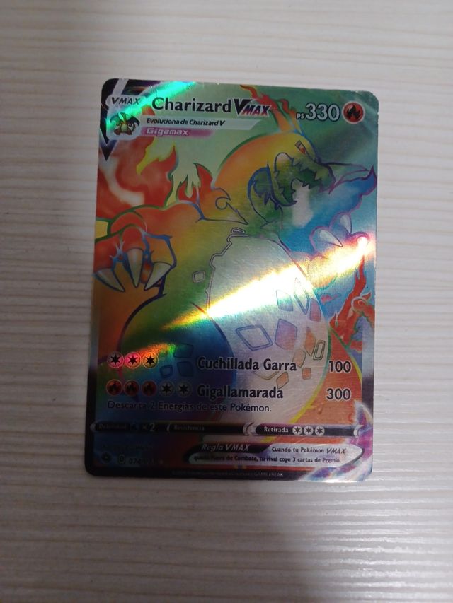 Carta pokemon Charizard VMAX