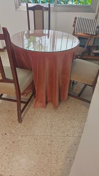 Mesa con sillas