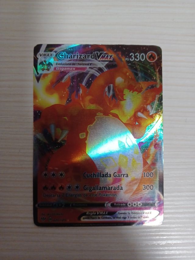 Carta pokemon Charizard VMAX