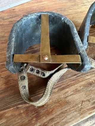 Taloneras antiguas de buzo clásico.