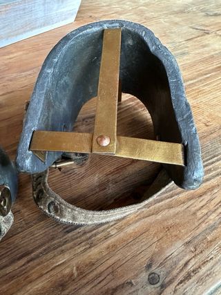 Taloneras antiguas de buzo clásico.