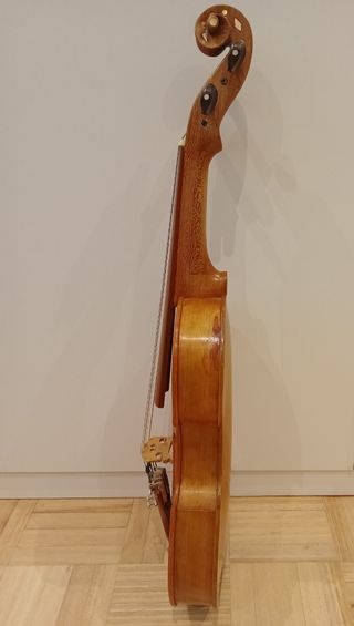 VIOLÍN DECORADO CON NÁCAR 2