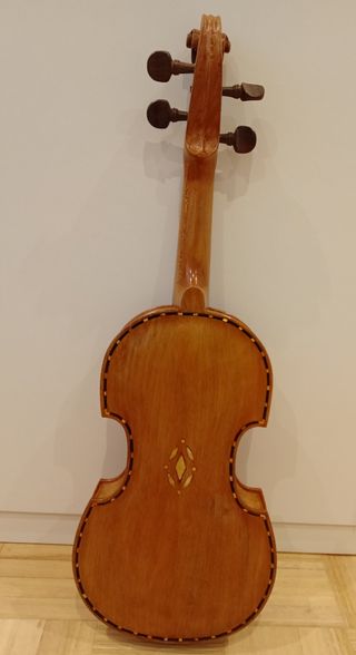 VIOLÍN DECORADO CON NÁCAR 2