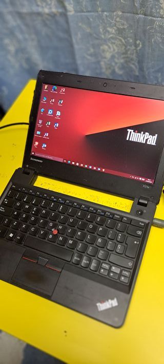 Lenovo ThinkPad X121E Intel Core i3