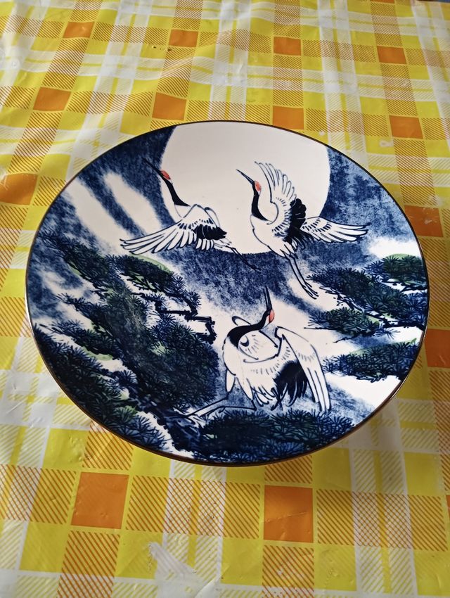 Piatto pitturato con gru