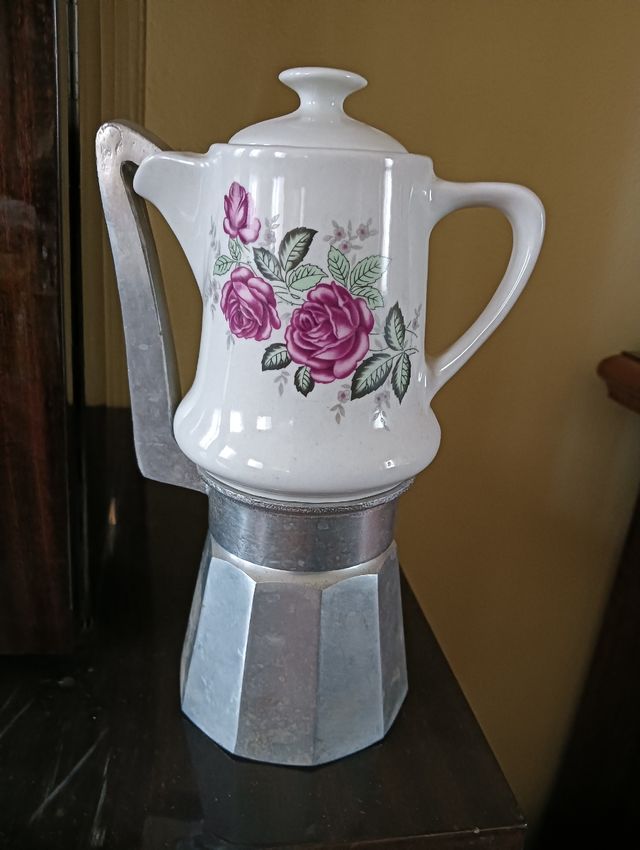 Caffettiera con bricco in ceramica