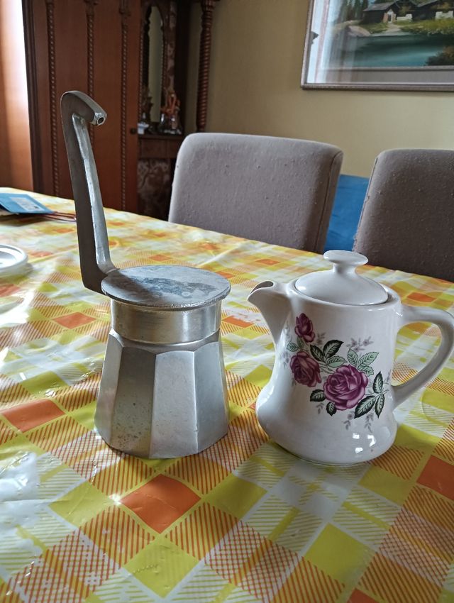 Caffettiera con bricco in ceramica