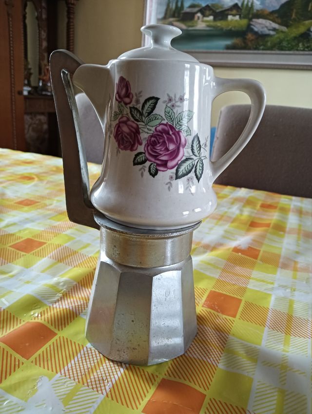 Caffettiera con bricco in ceramica