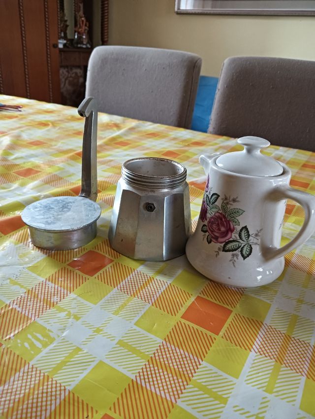 Caffettiera con bricco in ceramica