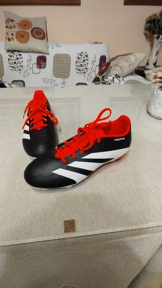 Botas Predator League gama media baja