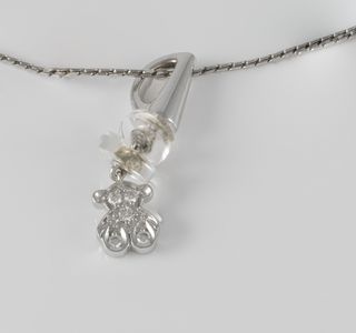 Colgante Tous en oro blanco 18k y diamantes