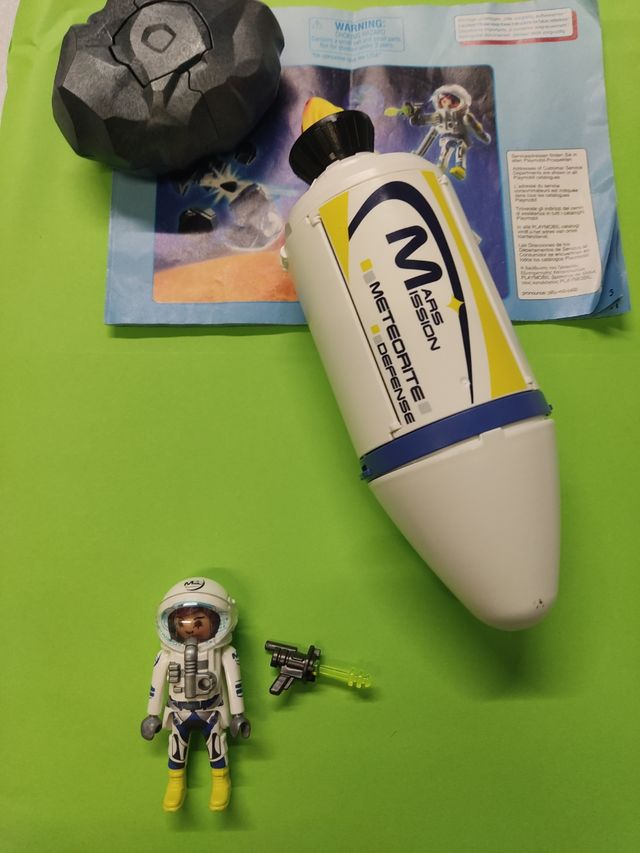 Playmobil satelite