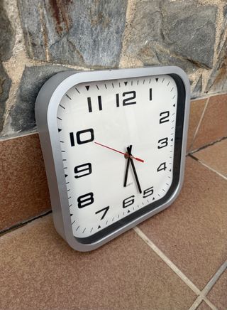 Reloj de pared cuadrado moderno 28x28 cm