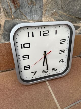 Reloj de pared cuadrado moderno 28x28 cm