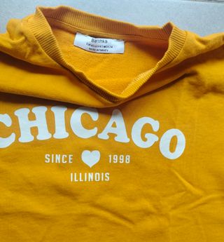 Sudadera mostaza Chicago. Bershka XS
