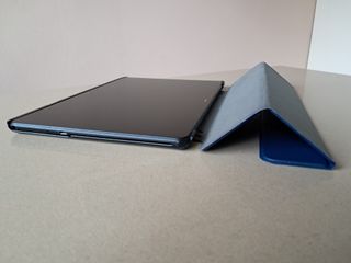 Huawei MediaPad T5 + cover + custodia