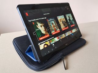 Huawei MediaPad T5 + cover + custodia
