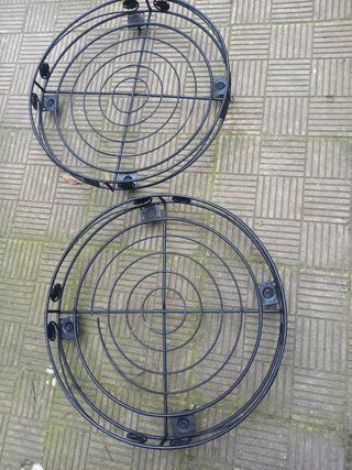 Coppia di Sottovasi in ferro battuto