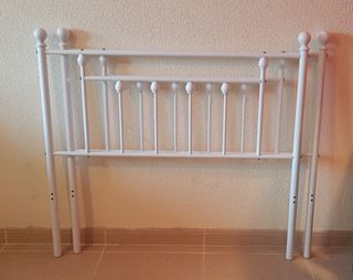 Cabecero de metal blanco 