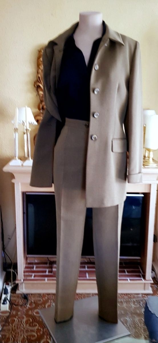 Bonito casaco e calça terno