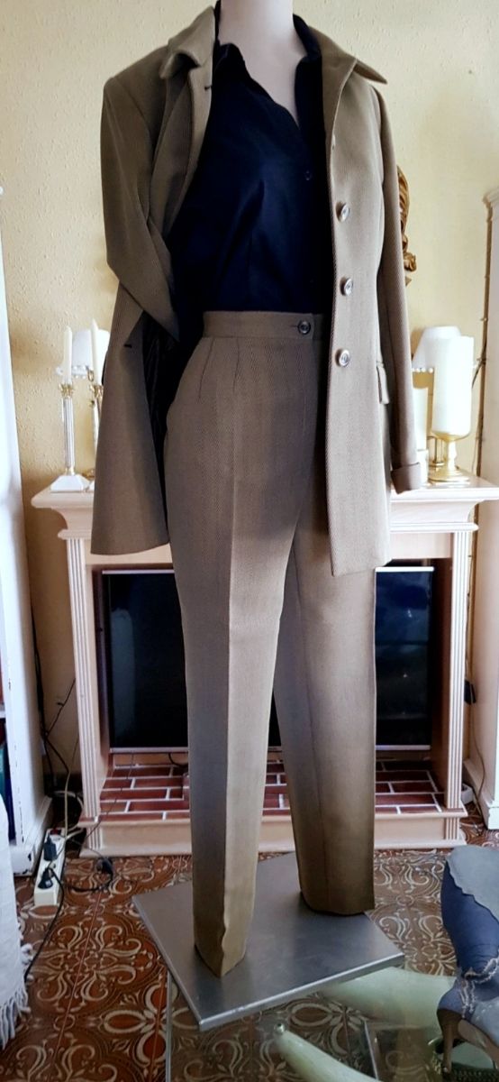 Bonito casaco e calça terno