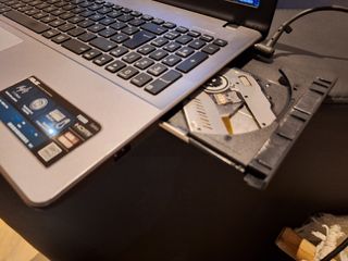 Asus F550D 1TB 2GB Video 