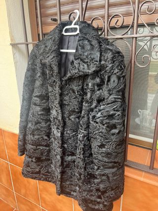 Abrigo negro Astracan. T44