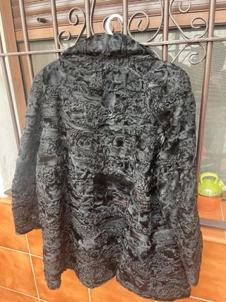 Abrigo negro Astracan. T44