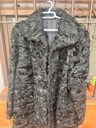 Abrigo negro Astracan. T44