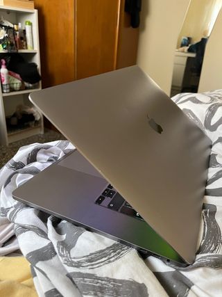 Macbook Pro 16”